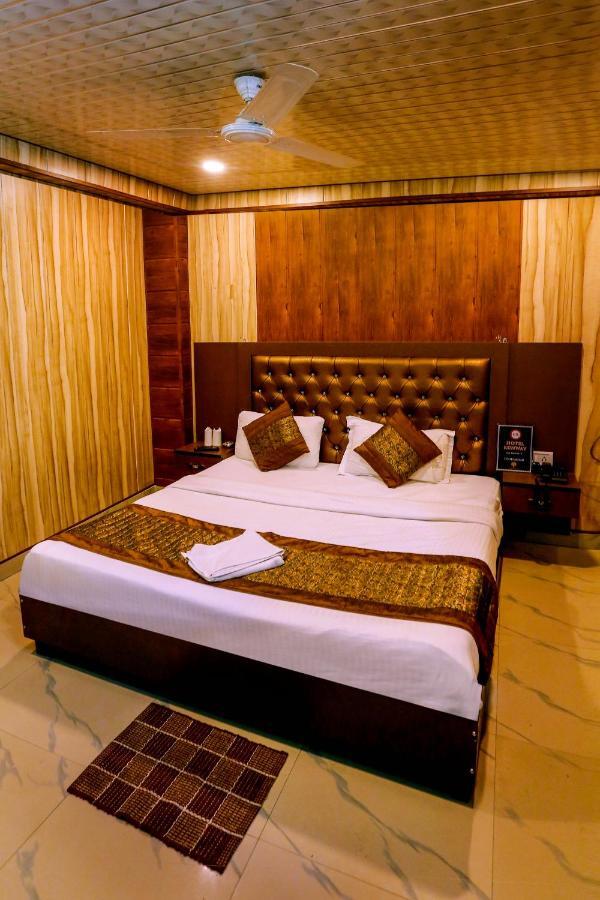 Airport Hotel Runway Nueva Delhi Exterior foto